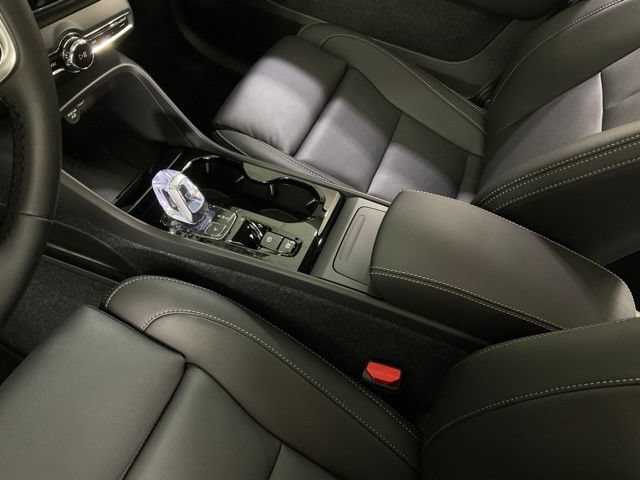 New 2026 Volvo XC40 B5 Plus w/ Protection Package Premier AWD/4WD image 19