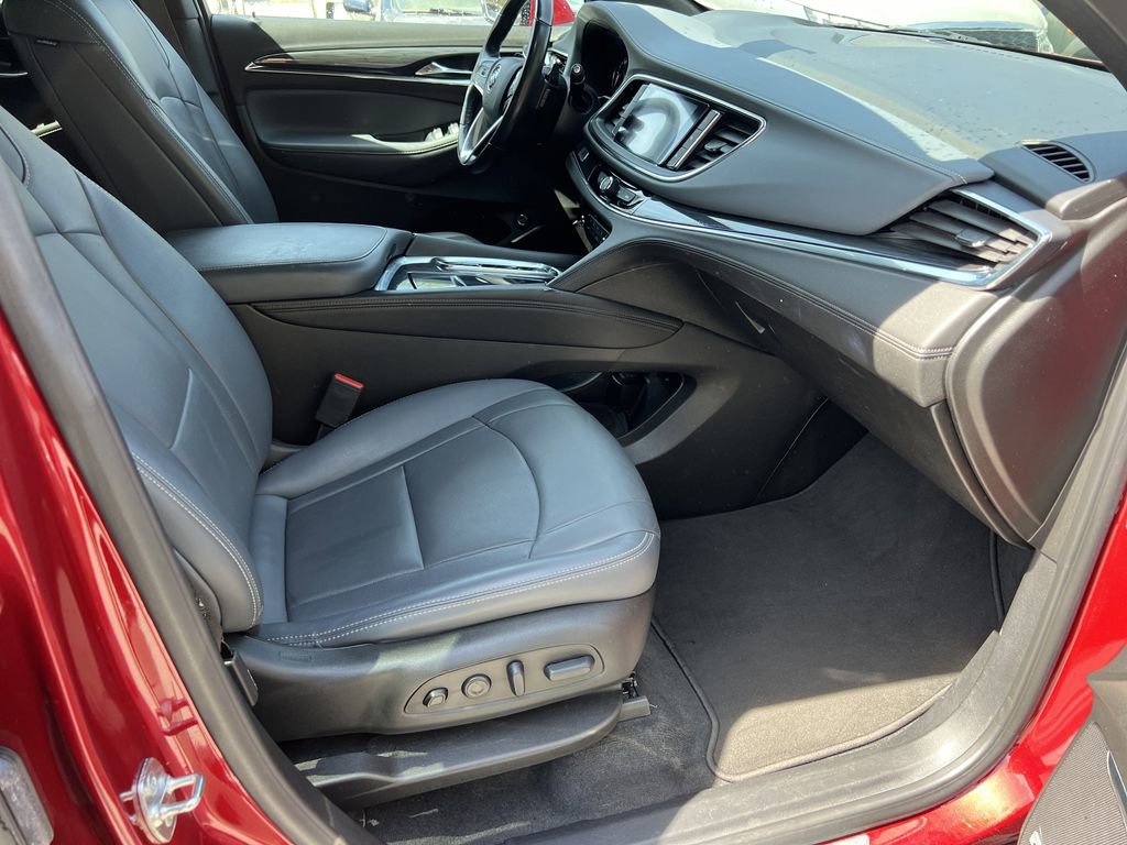 Used 2024 Buick Enclave Premium image 11