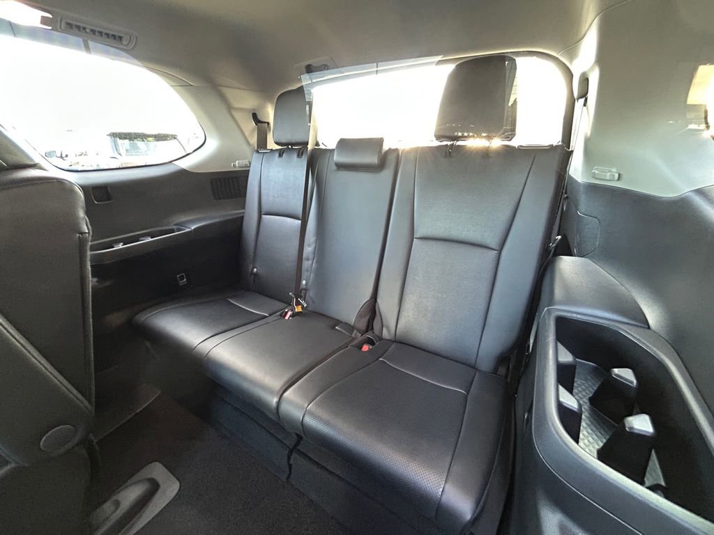 Used 2025 Toyota Grand Highlander AWD image 36