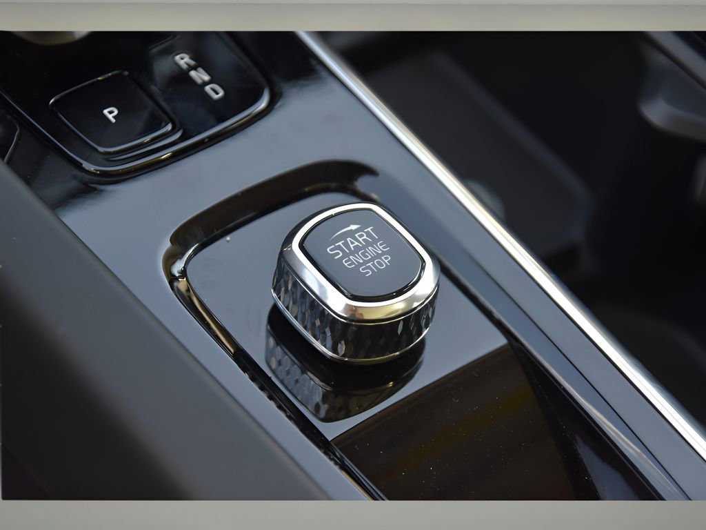 Certified 2024 Volvo XC60 T8 Plus w/ Protection Package Premier image 38