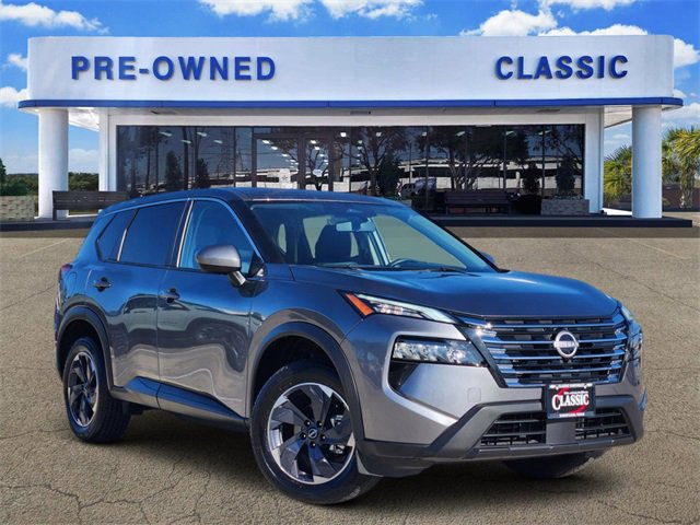 Used 2024 Nissan Rogue SV image 1