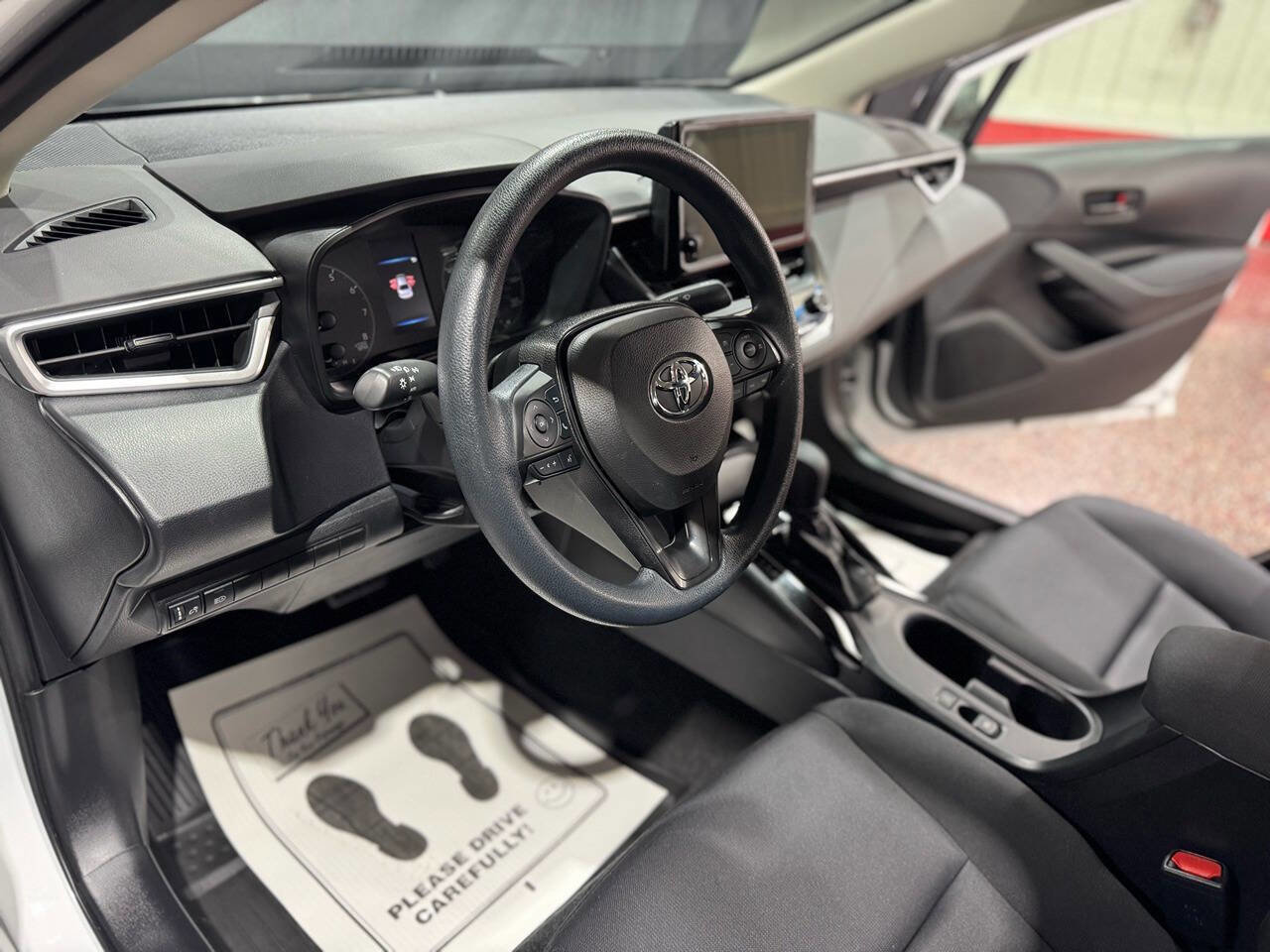 Used 2023 Toyota Corolla LE FWD image 4