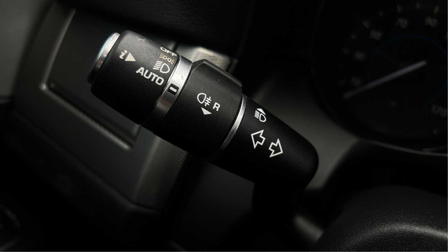 Used 2016 Jaguar XF Premium image 28