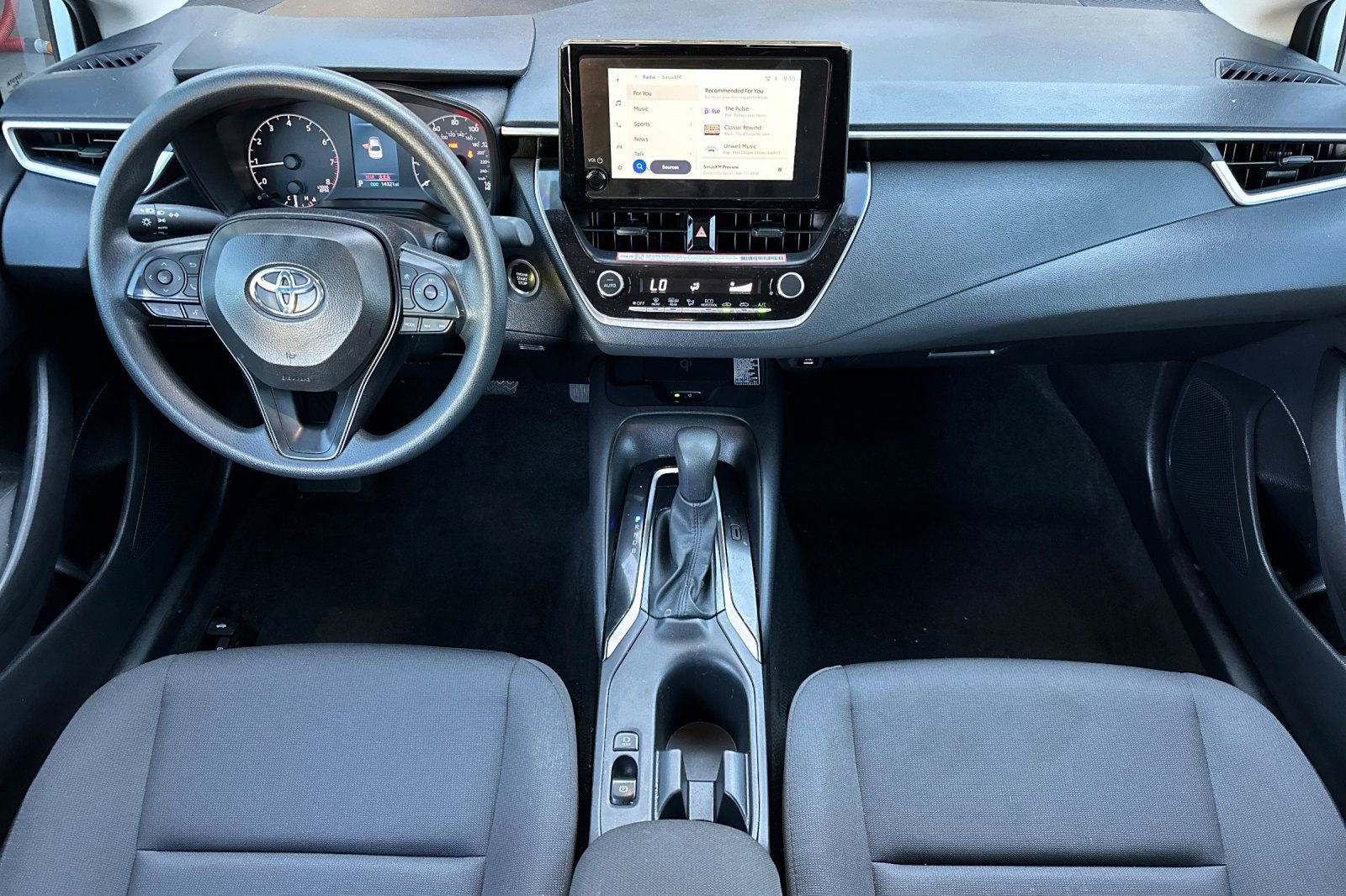 Used 2025 Toyota Corolla LE w/ LE Premium Package FWD image 9