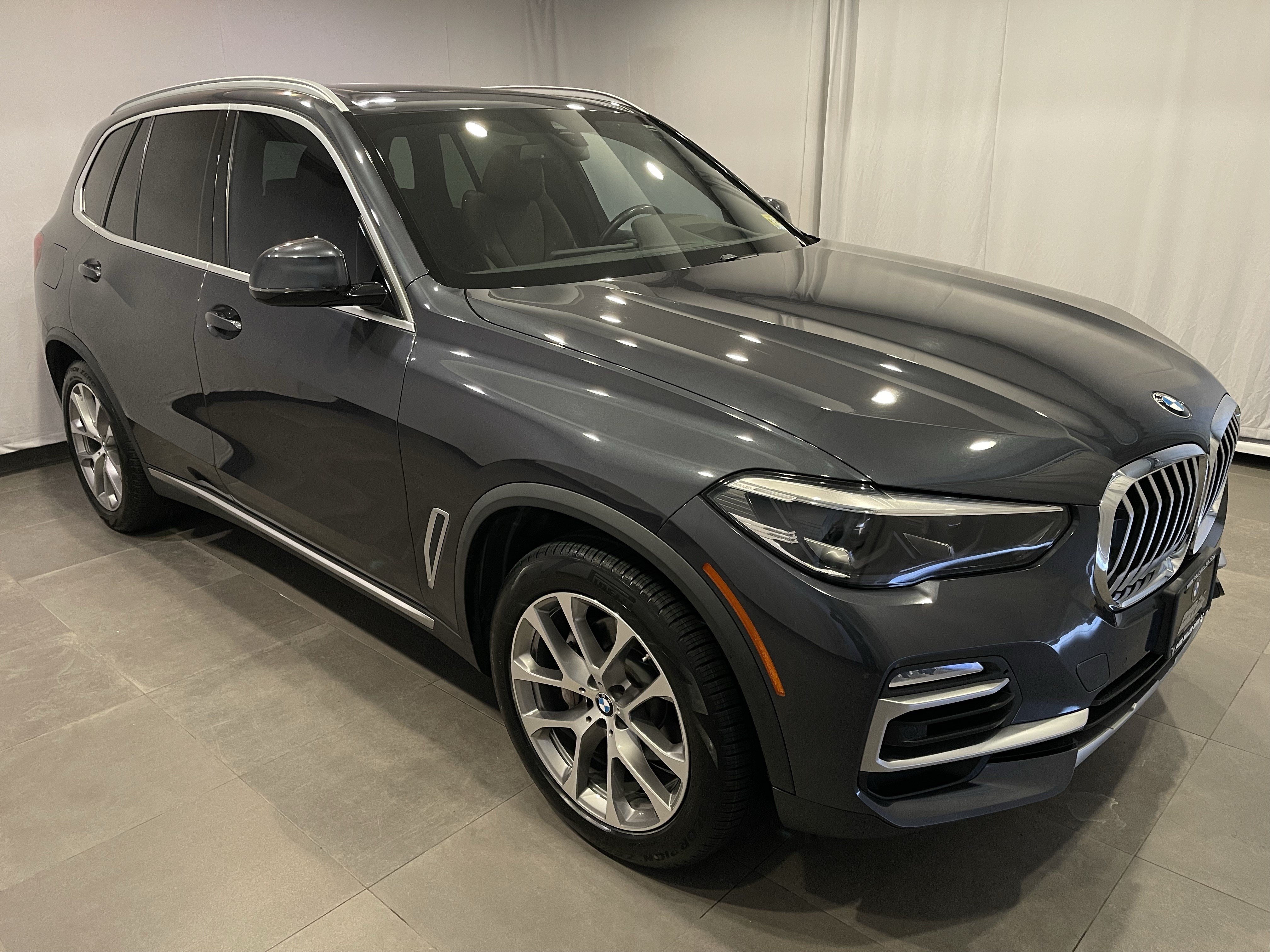 Used 2019 BMW X5 xDrive40i w/ Premium Package 2 AWD/4WD image 3