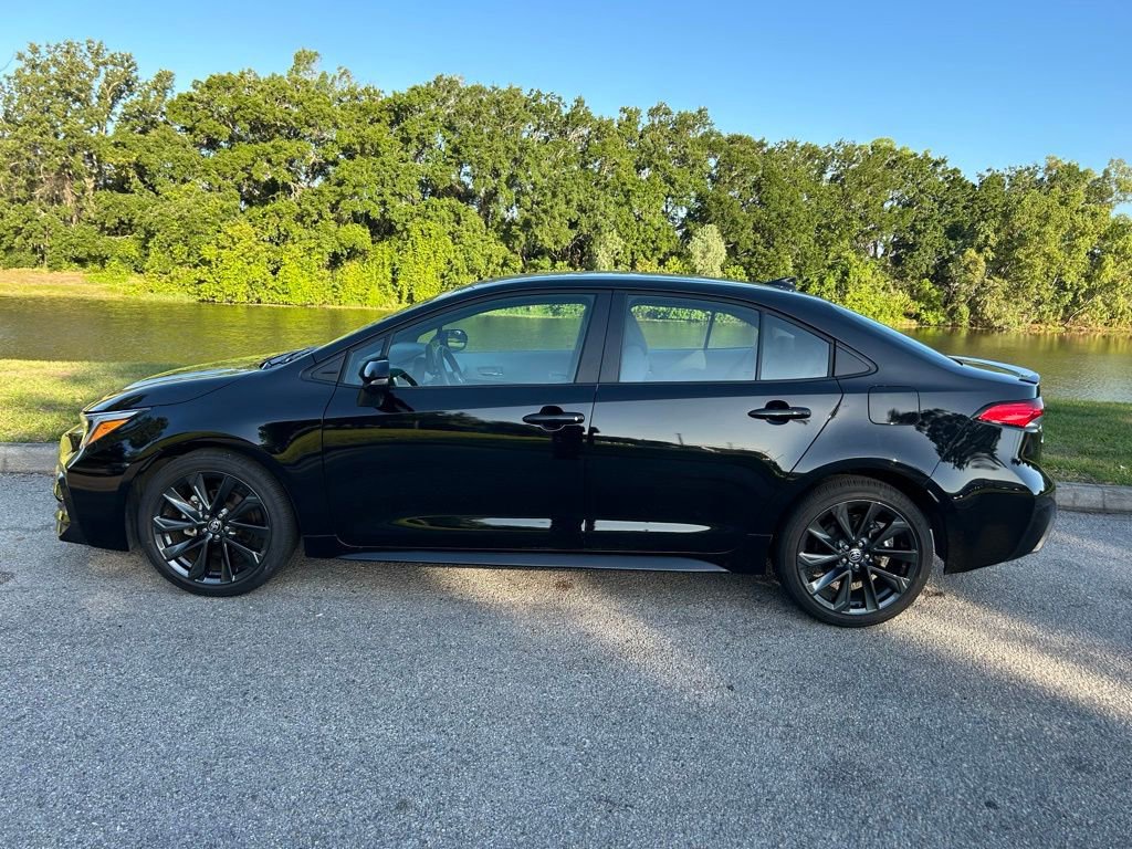 Used 2024 Toyota Corolla SE FWD image 3