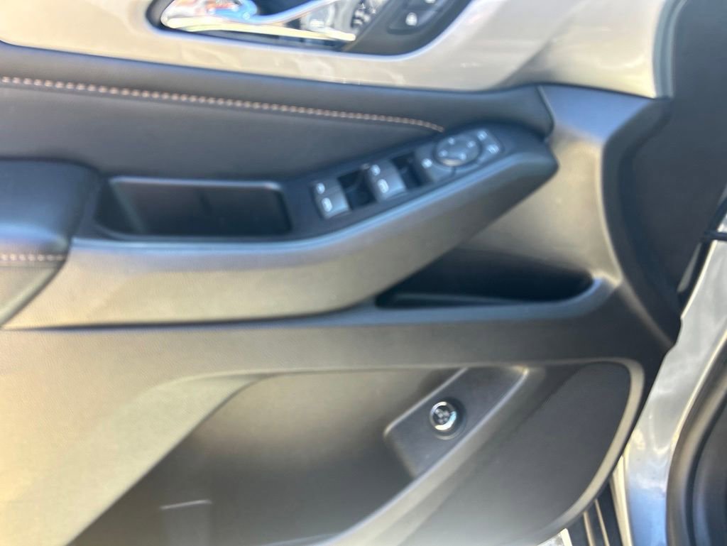 Used 2018 Chevrolet Traverse LT FWD image 15