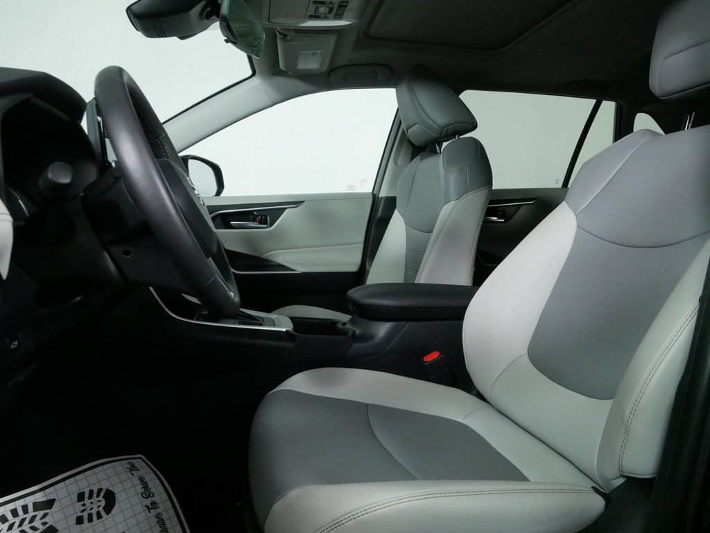 Used 2025 Toyota RAV4 XLE Premium w/ Weather Package AWD/4WD image 15