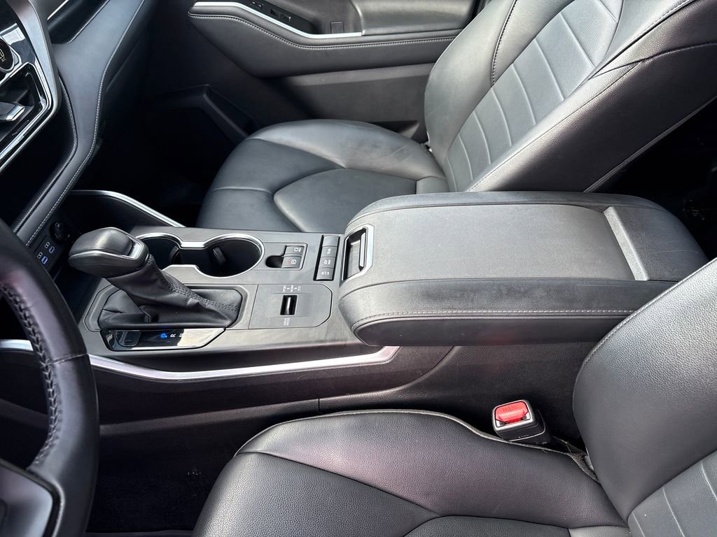 Used 2022 Toyota Highlander XLE image 31