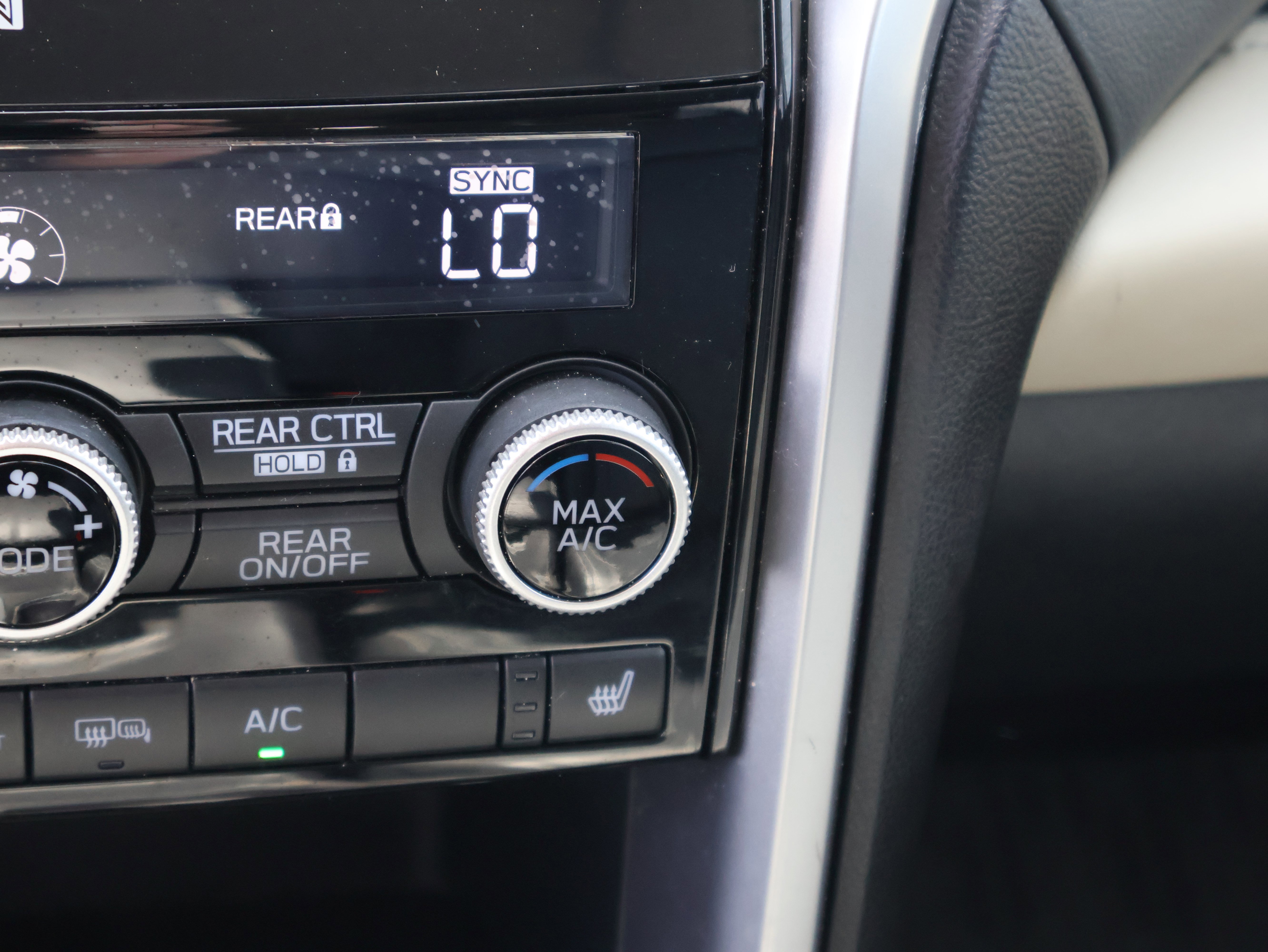 Used 2022 Subaru Ascent Limited w/ Technology Package image 30