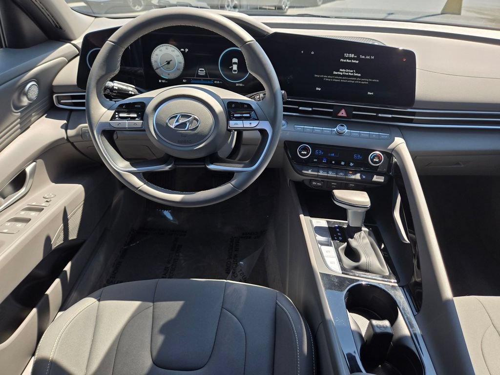 Used 2023 Hyundai Elantra SEL w/ Convenience Package FWD image 18