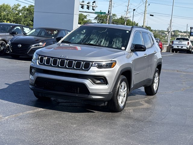 Used 2024 Jeep Compass Latitude w/ Altitude Special Edition AWD/4WD image 12