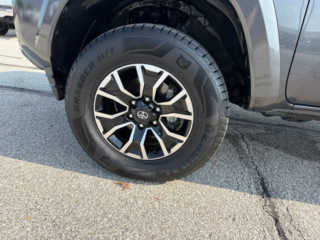 Used 2022 Toyota Tacoma TRD Sport w/ TRD Premium Sport Package AWD/4WD image 16