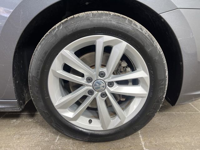 Used 2020 Volkswagen Passat 2.0T SE image 9