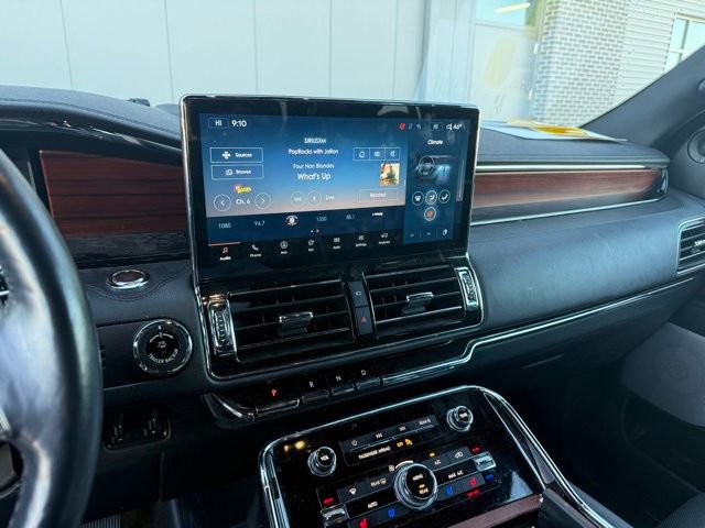 Used 2023 Lincoln Navigator Reserve image 25