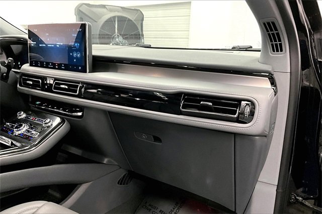 Used 2023 Lincoln Nautilus Reserve w/ Equipment Group 201A image 15