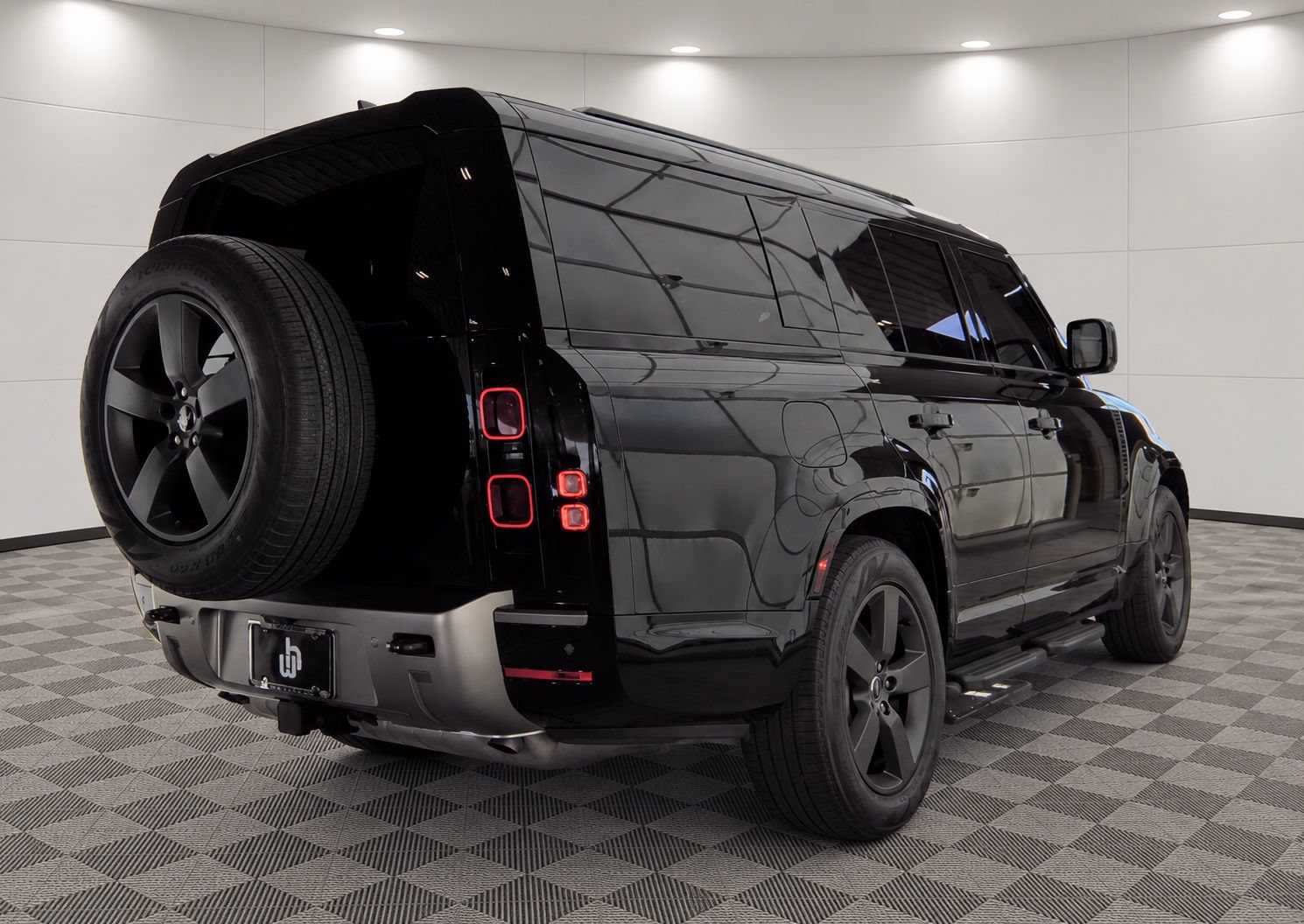 Used 2025 Land Rover Defender 130 X-Dynamic SE AWD/4WD image 7