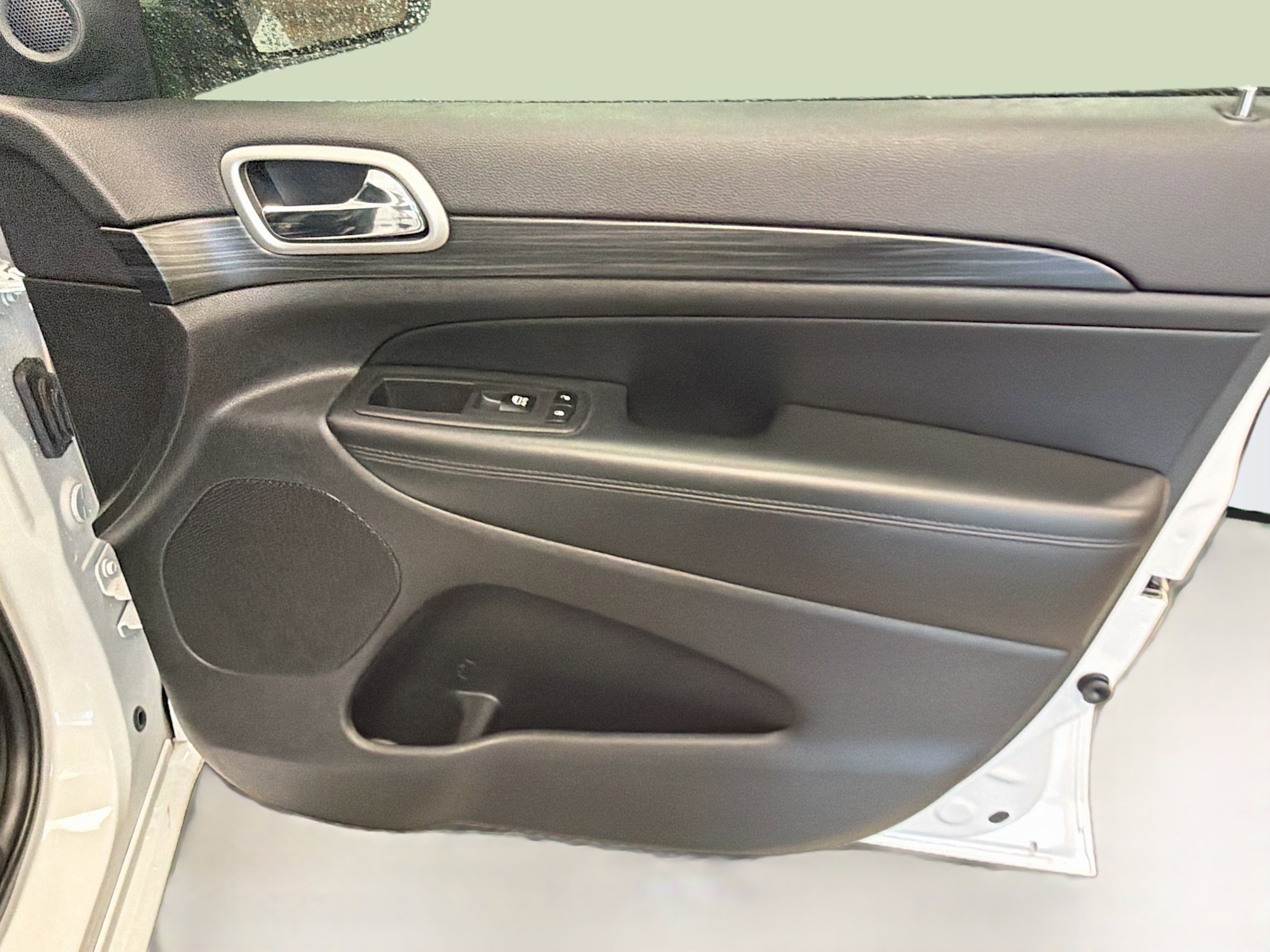Used 2019 Jeep Grand Cherokee Altitude AWD/4WD image 35