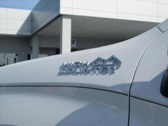 Used 2019 Chevrolet Silverado 1500 High Country w/ Technology Package AWD/4WD image 9
