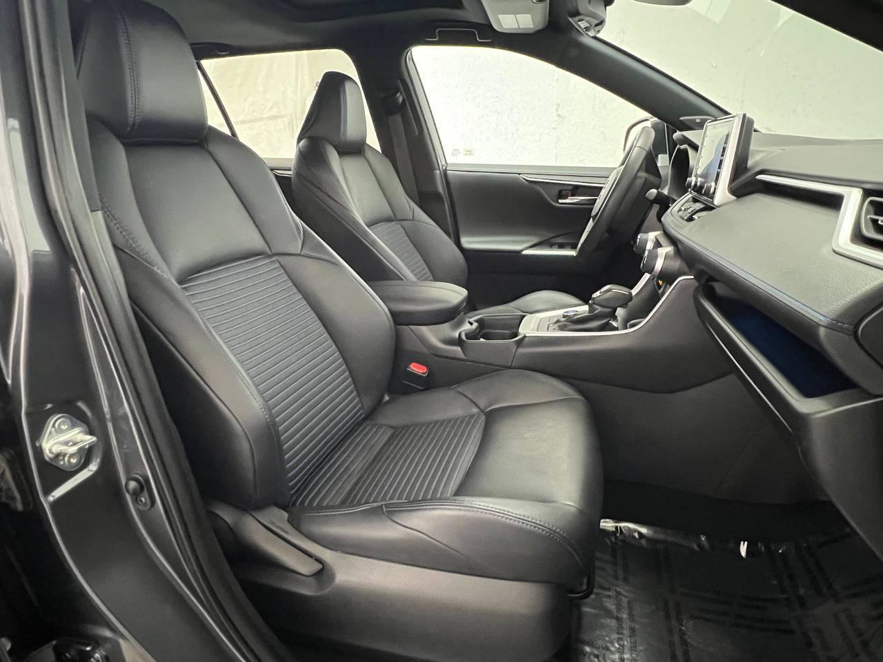 Used 2021 Toyota RAV4 XSE AWD/4WD image 12
