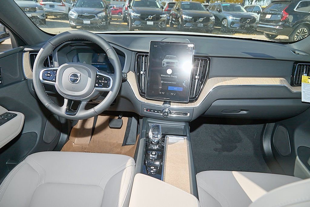 New 2026 Volvo XC60 B5 Plus w/ Protection Package Premier image 23