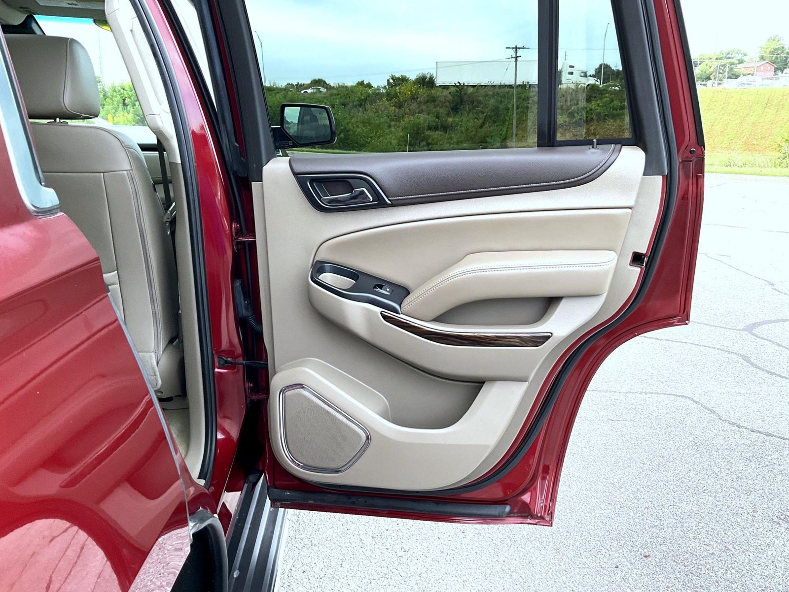 Used 2018 GMC Yukon SLT w/ Open Road Package AWD/4WD image 17