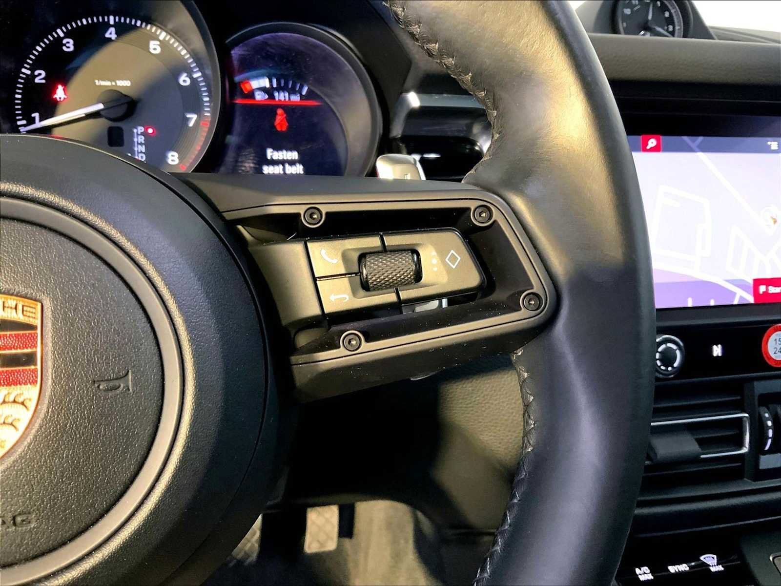 Certified 2023 Porsche Macan AWD/4WD image 28
