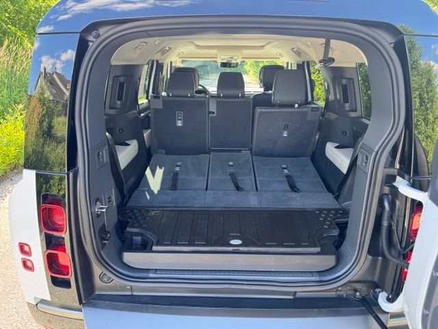 Certified 2024 Land Rover Defender 130 X-Dynamic SE AWD/4WD image 15