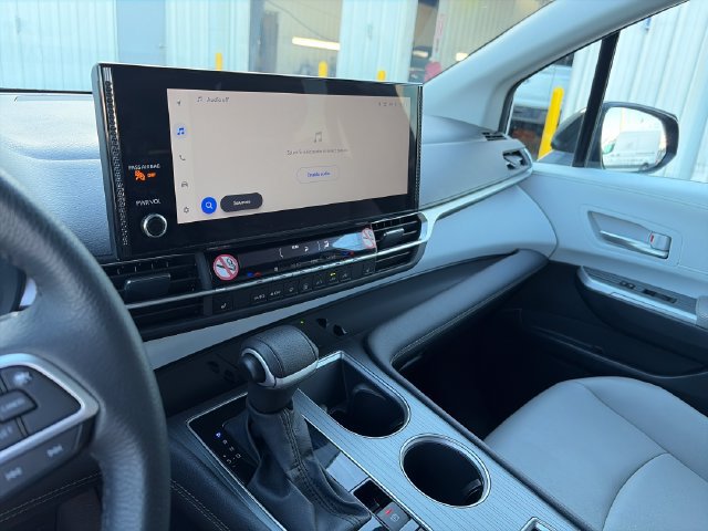Used 2026 Toyota Sienna XLE FWD image 17