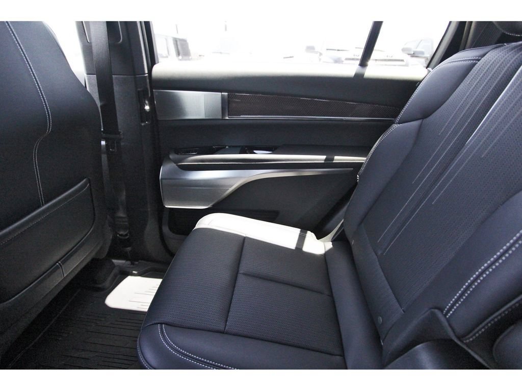 New 2027 Cadillac Vistiq Luxury AWD/4WD image 12