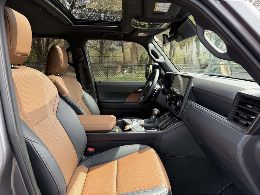 Used 2025 Lexus GX 550 Premium+ w/ Accessory Package (2T) image 14