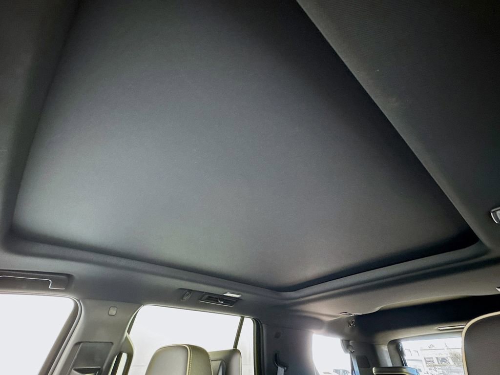 Used 2021 GMC Yukon SLT w/ SLT Premium Package image 23