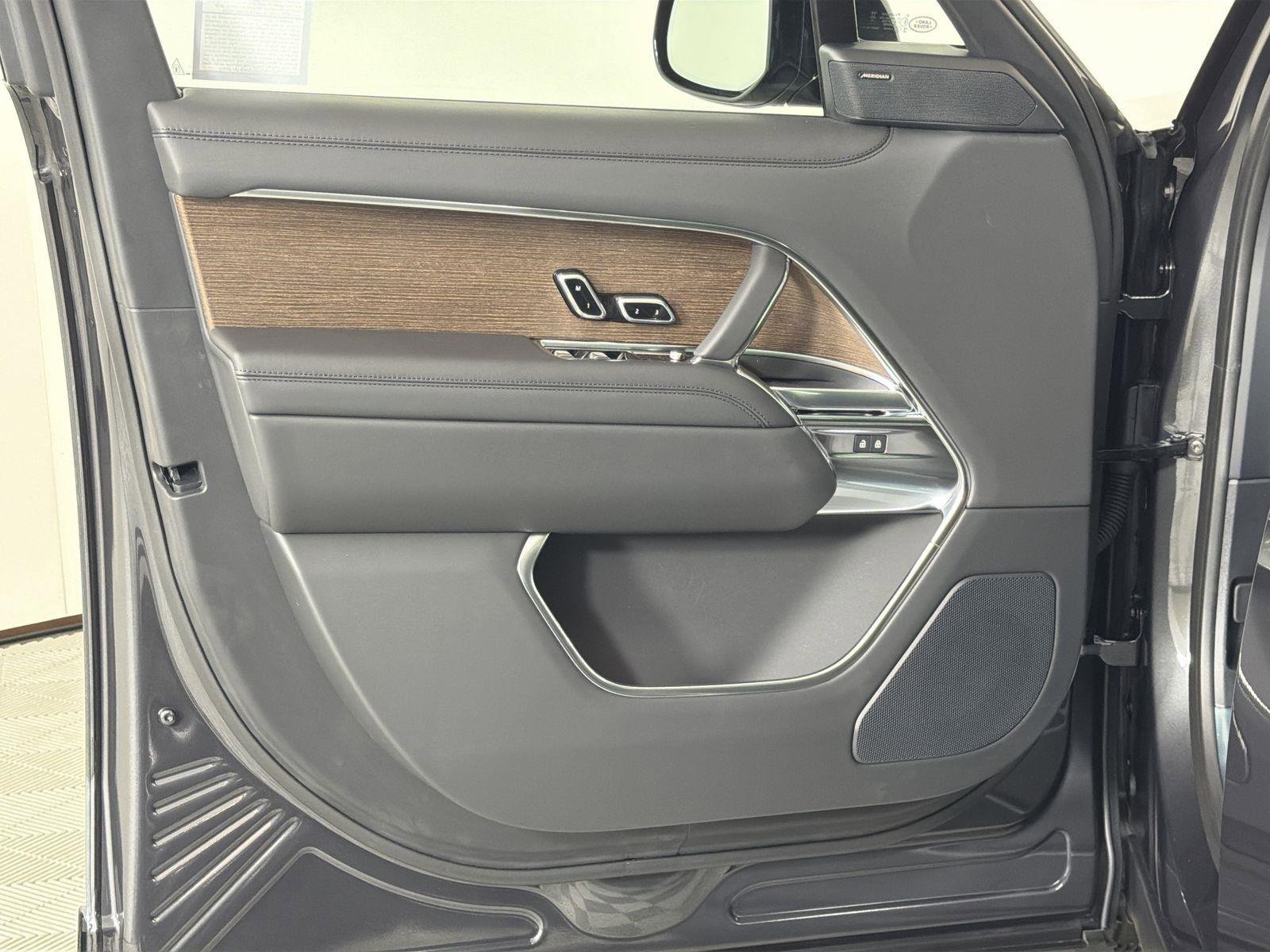 New 2026 Land Rover Range Rover SE image 21