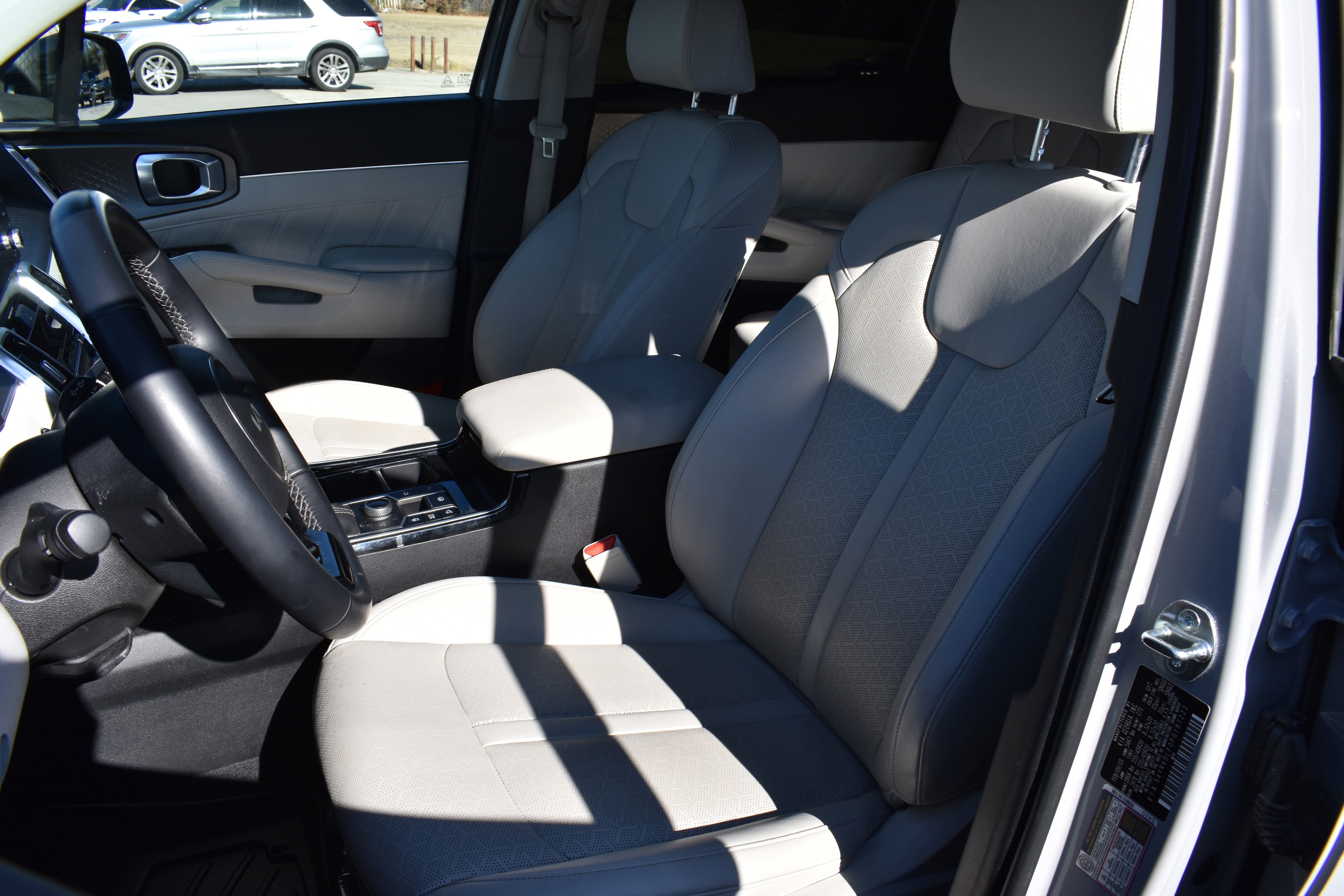 Used 2023 Kia Sorento SX image 28