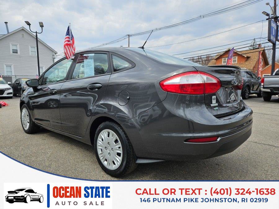 Used 2015 Ford Fiesta SE image 3