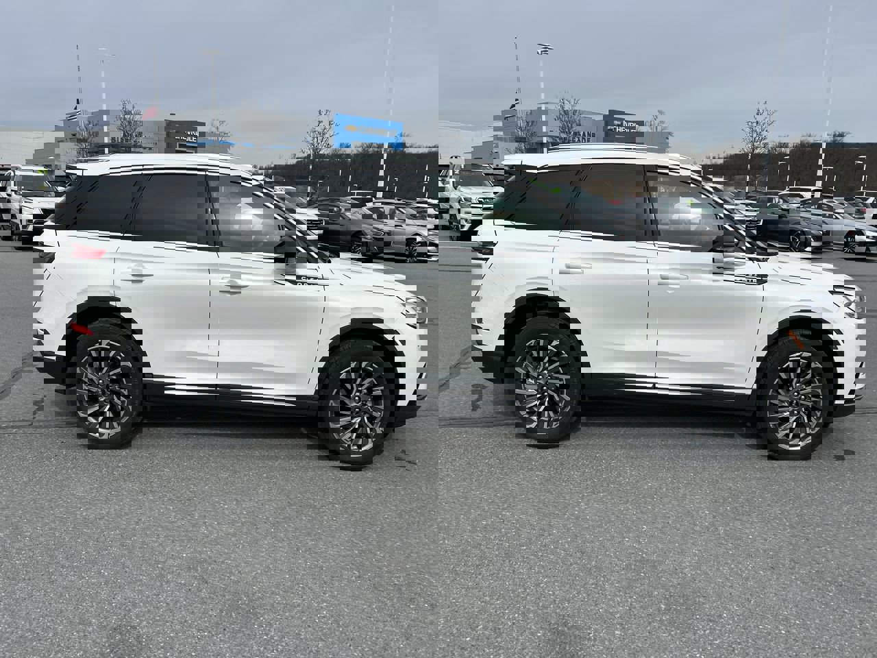 Used 2023 Lincoln Corsair Reserve w/ Equipment Group 201A image 8