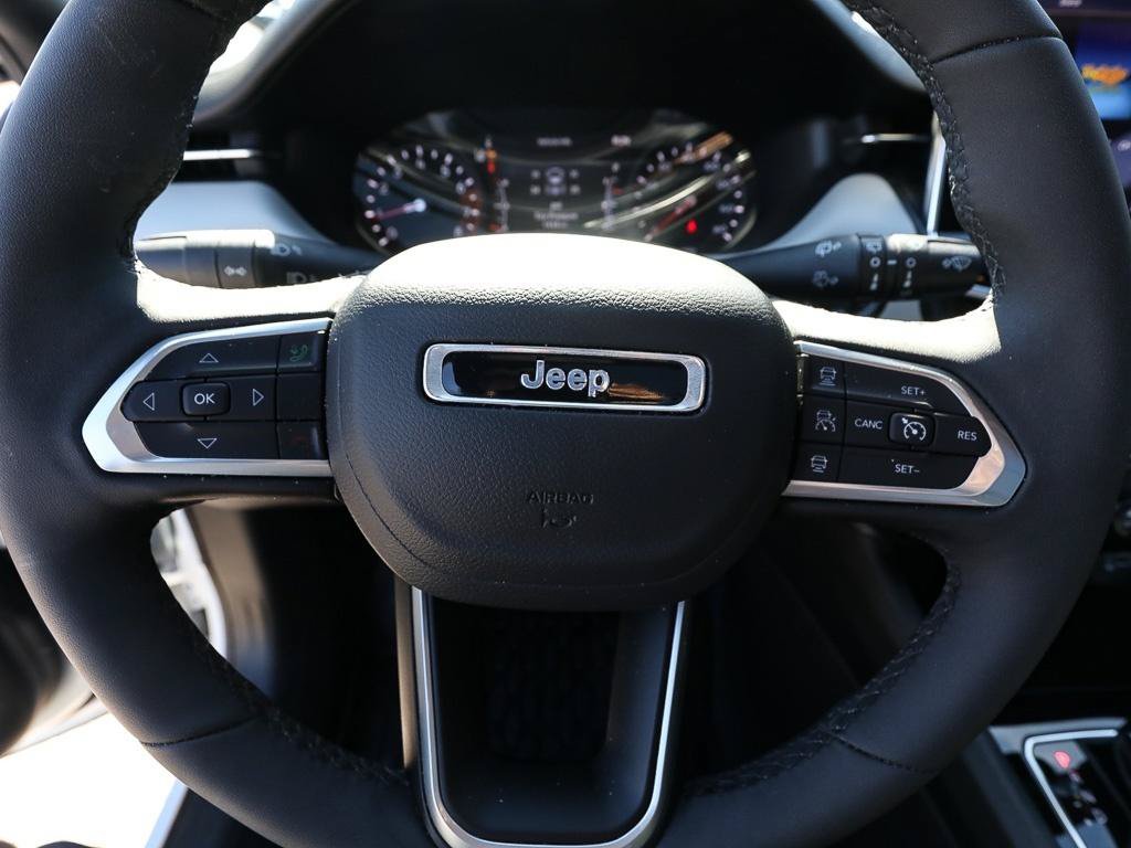 Used 2025 Jeep Compass Limited w/ Sun & Sound Group AWD/4WD image 16
