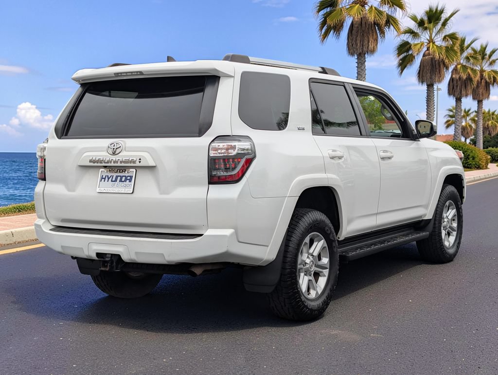 Used 2022 Toyota 4Runner SR5 AWD/4WD image 5