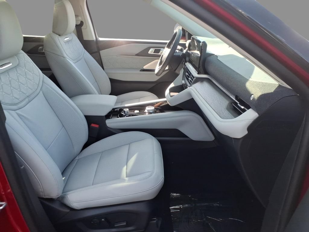 New 2026 Ford Explorer Platinum w/ LUX Leather Package AWD/4WD image 13