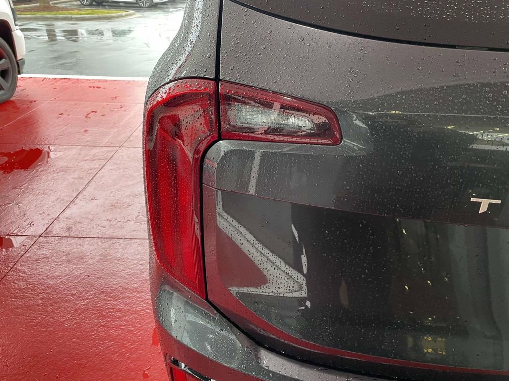 Used 2023 Kia Telluride LX image 19