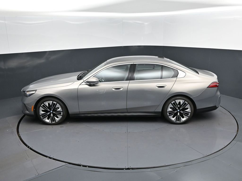 Certified 2026 BMW 530i RWD image 33