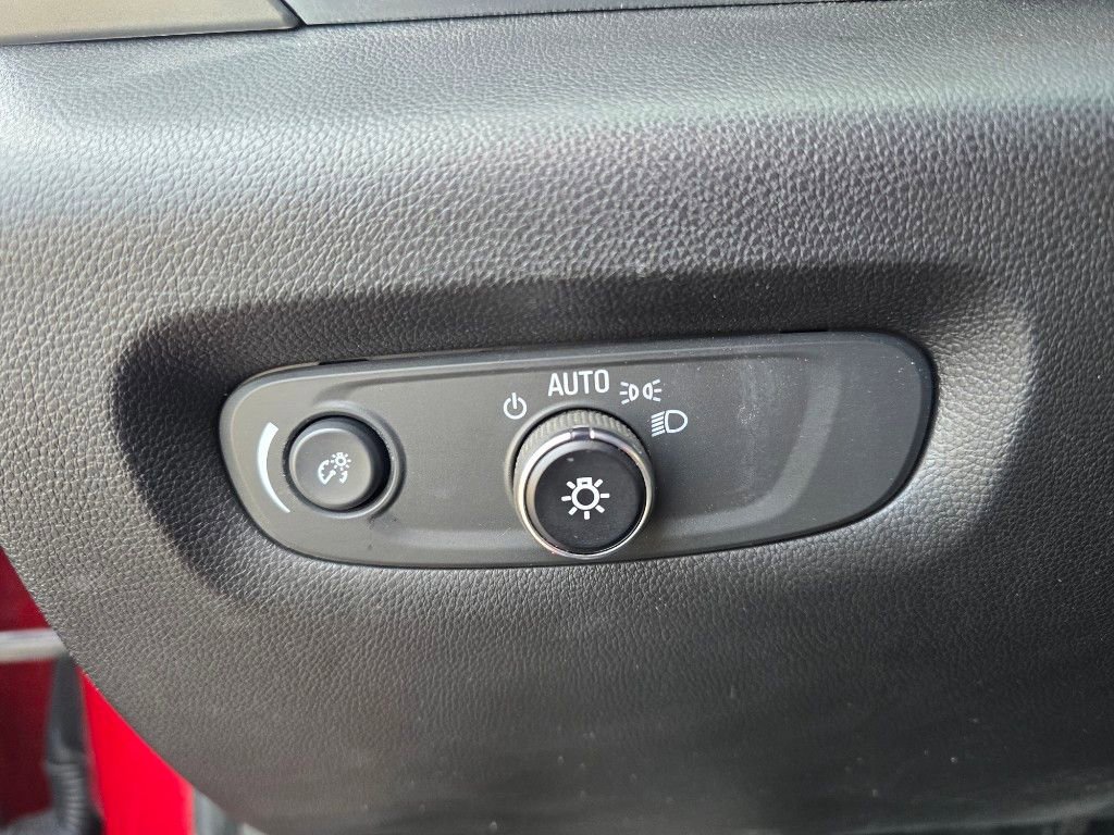 Used 2023 Chevrolet Traverse LT w/ LT Premium Package image 17