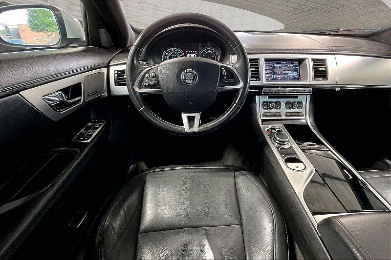 Used 2015 Jaguar XF Portfolio RWD image 4