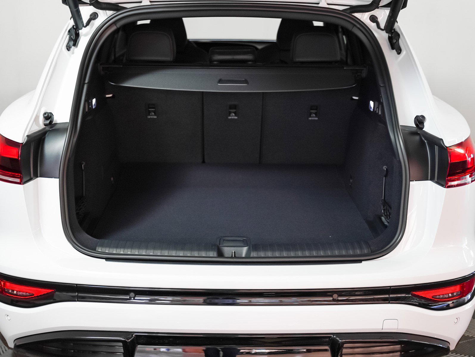 New 2025 Audi SQ6 e-tron Premium Plus image 11