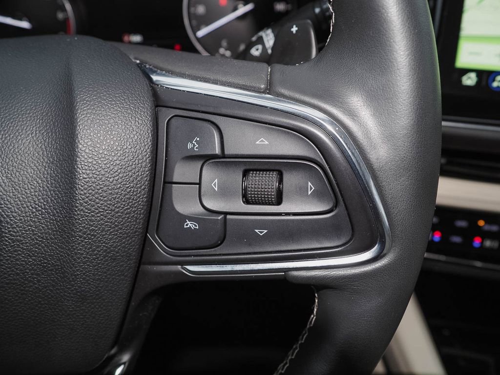 Used 2023 Buick Envision Avenir image 32