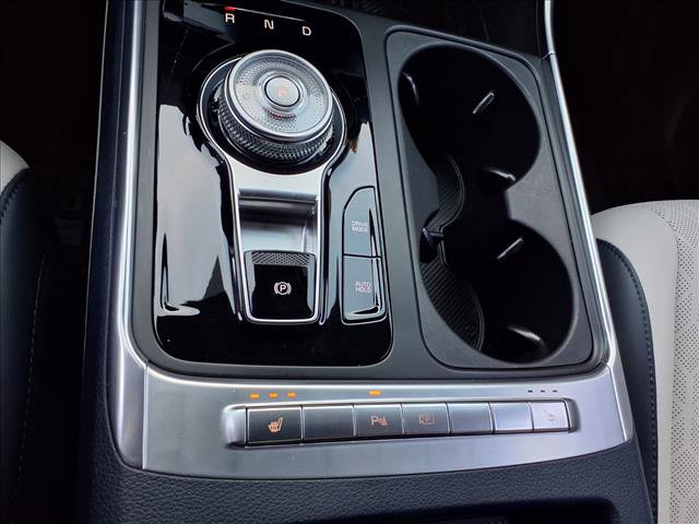 Used 2025 Kia Carnival EX image 23