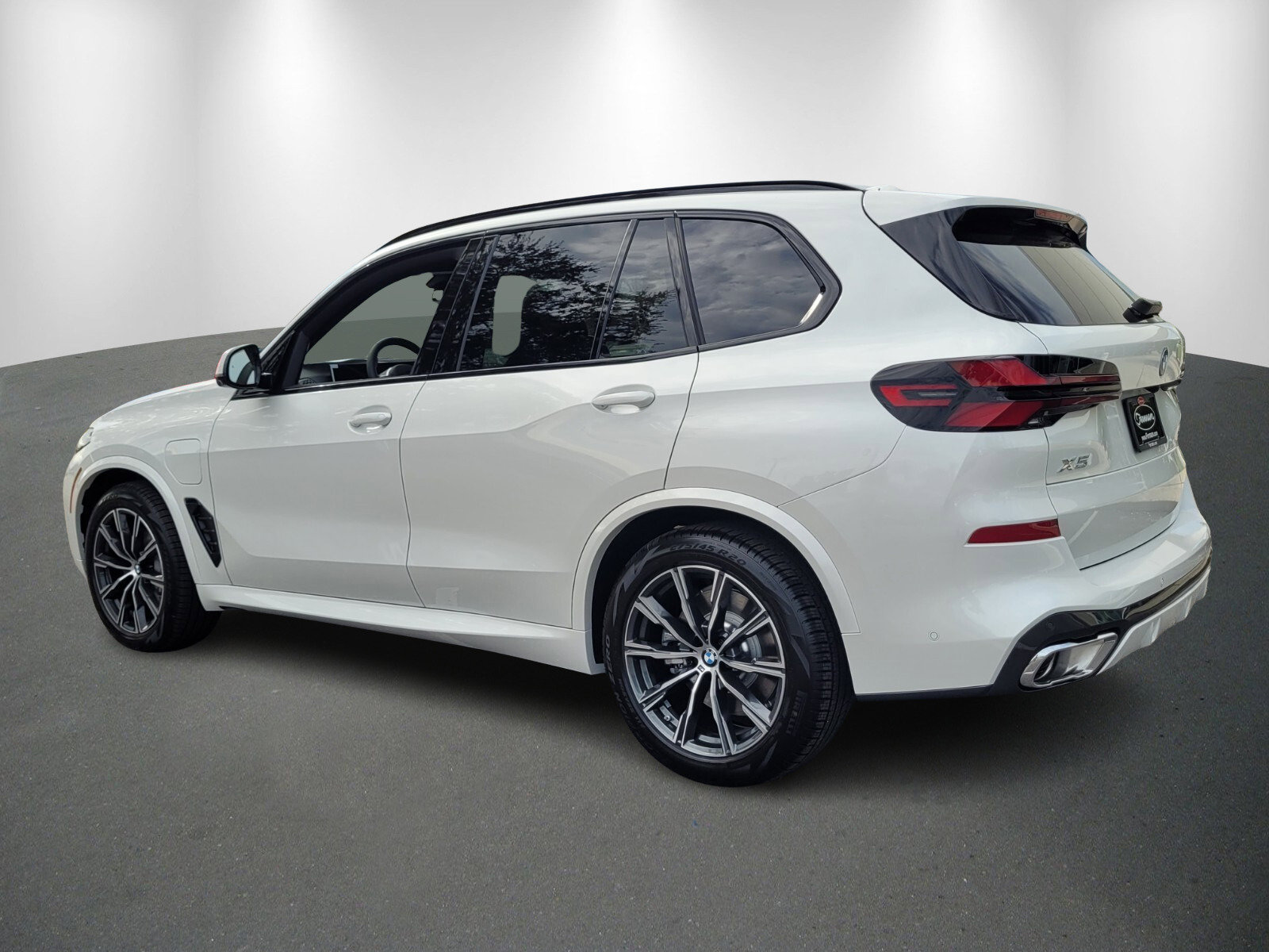 New 2026 BMW X5 xDrive50e w/ M Sport Package image 5