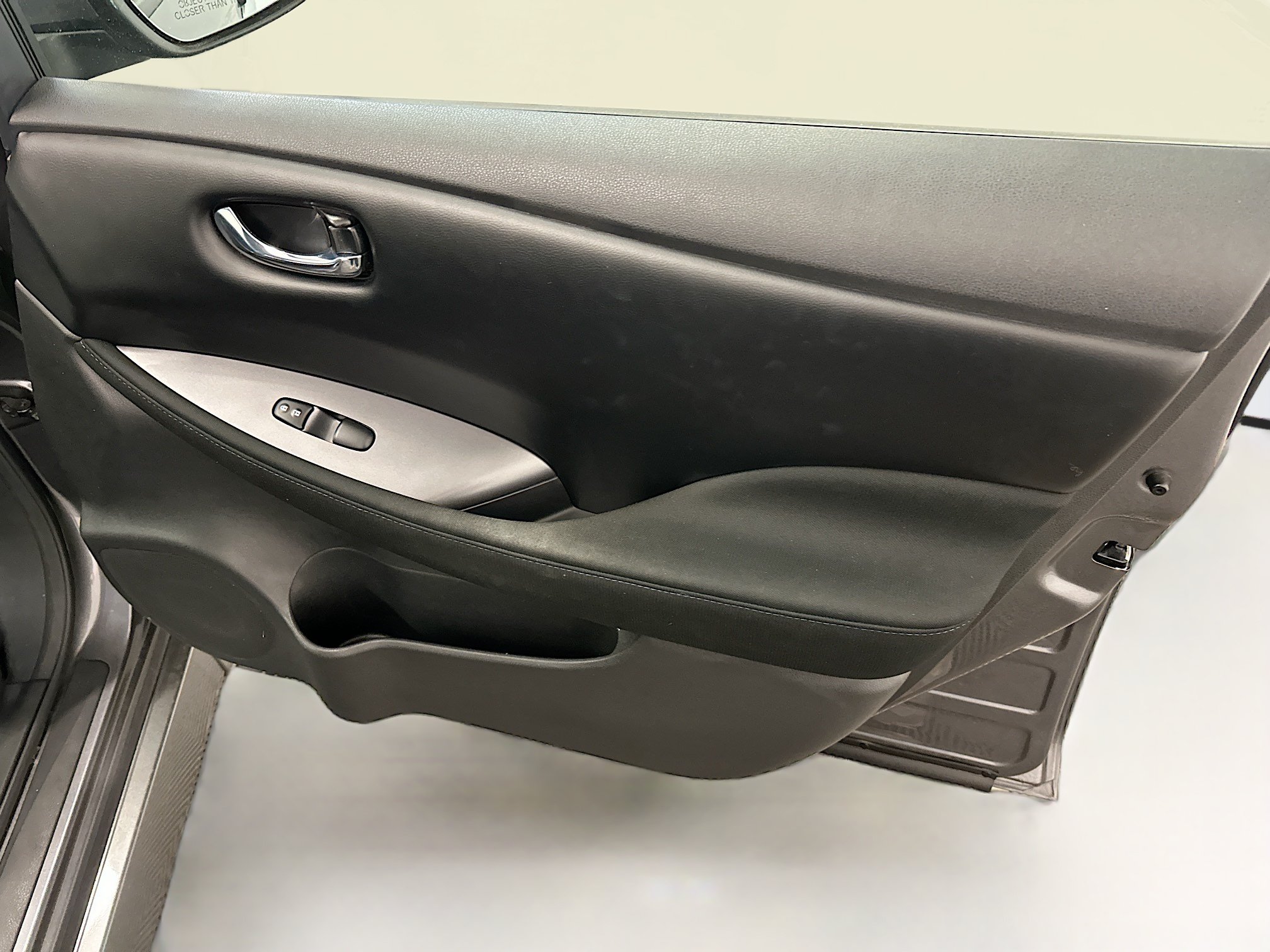 Used 2025 Nissan Leaf S FWD image 32