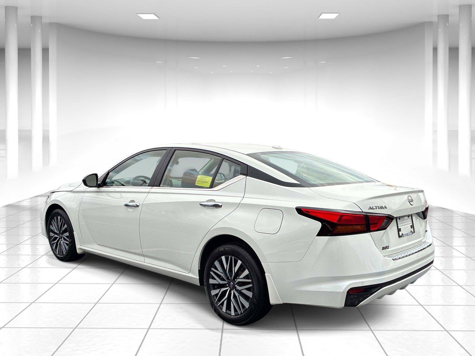 Used 2025 Nissan Altima 2.5 SV AWD/4WD image 6