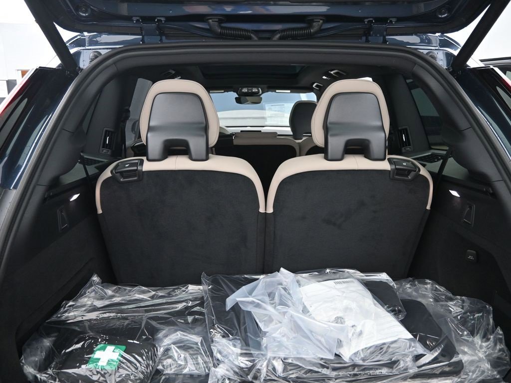 New 2026 Volvo XC90 B6 Plus w/ Protection Package Premier image 32